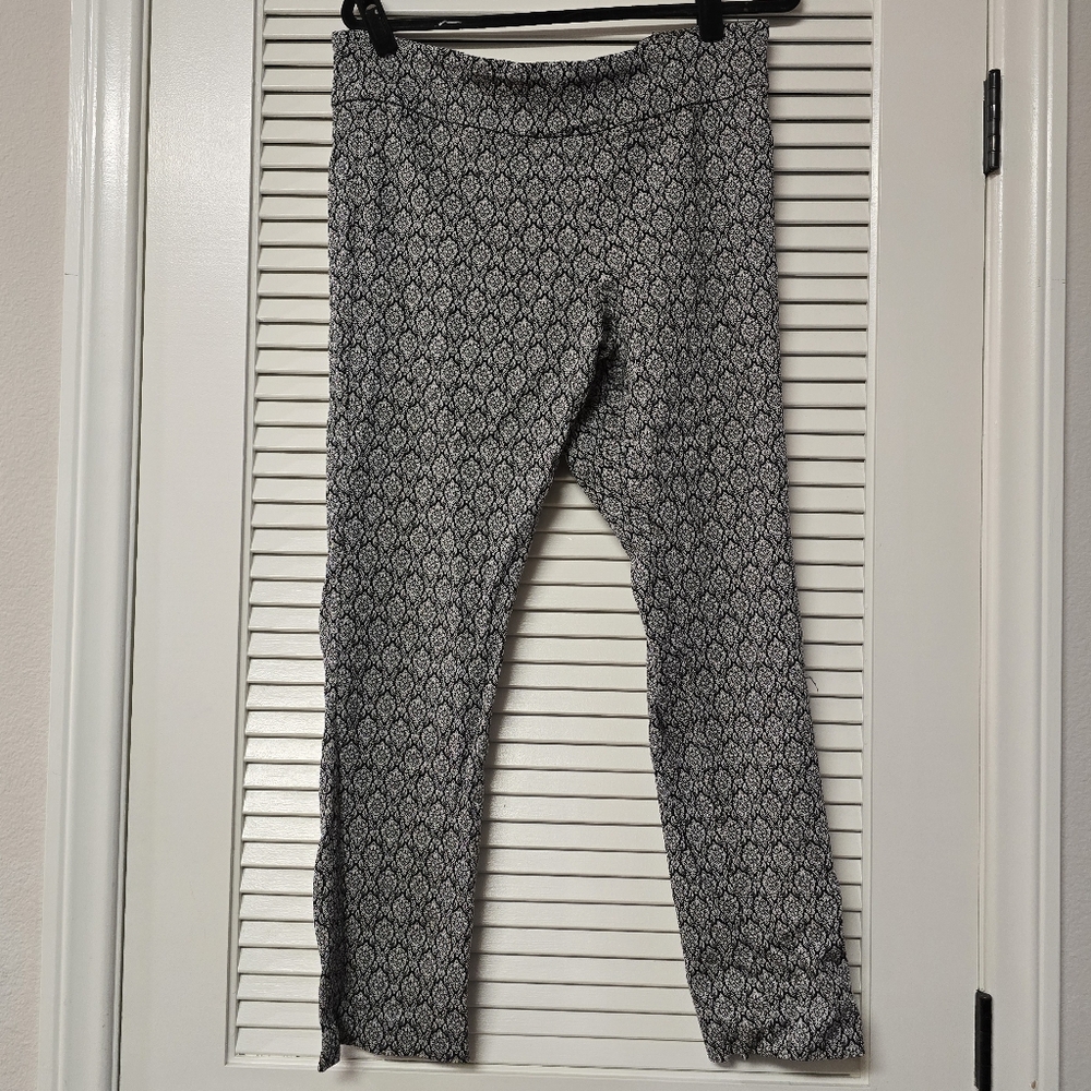 Roz & Ali - (Plus-Size) Black & White Pattern Stretchy Pull-On Pants